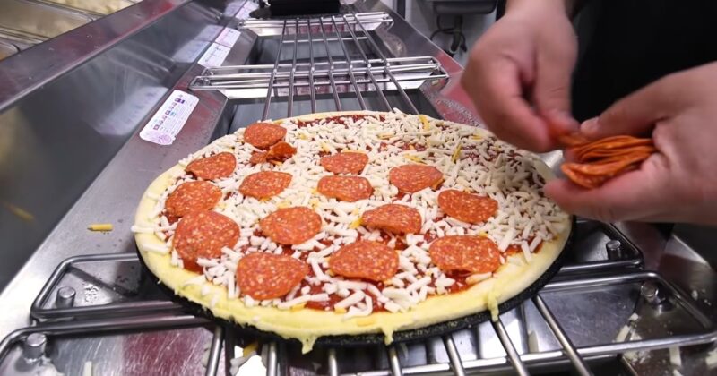 Topping on Pizza Domino