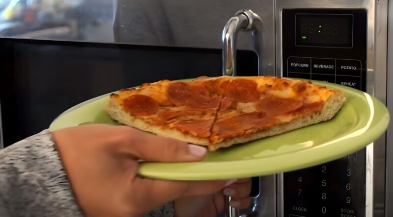 Can I Reheat Pizza in Microwave